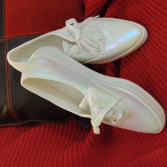Keds Point Pearlized White Platform Sneakers - Picture 2 of 9